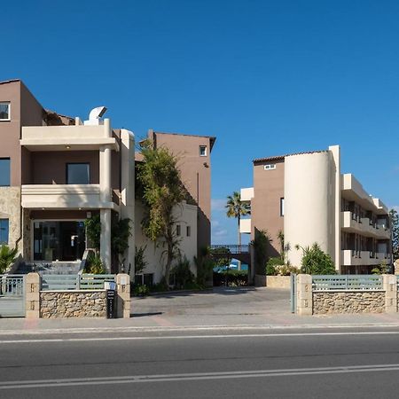 Hotel Haris On The Beach Agia Marina Extérieur photo
