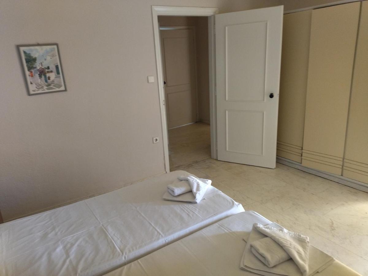 Hotel Haris On The Beach Agia Marina Extérieur photo