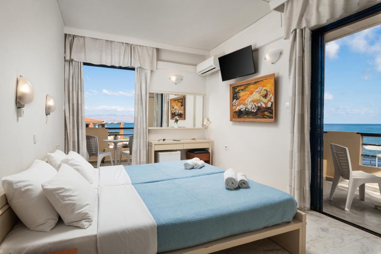 Hotel Haris On The Beach Agia Marina Extérieur photo