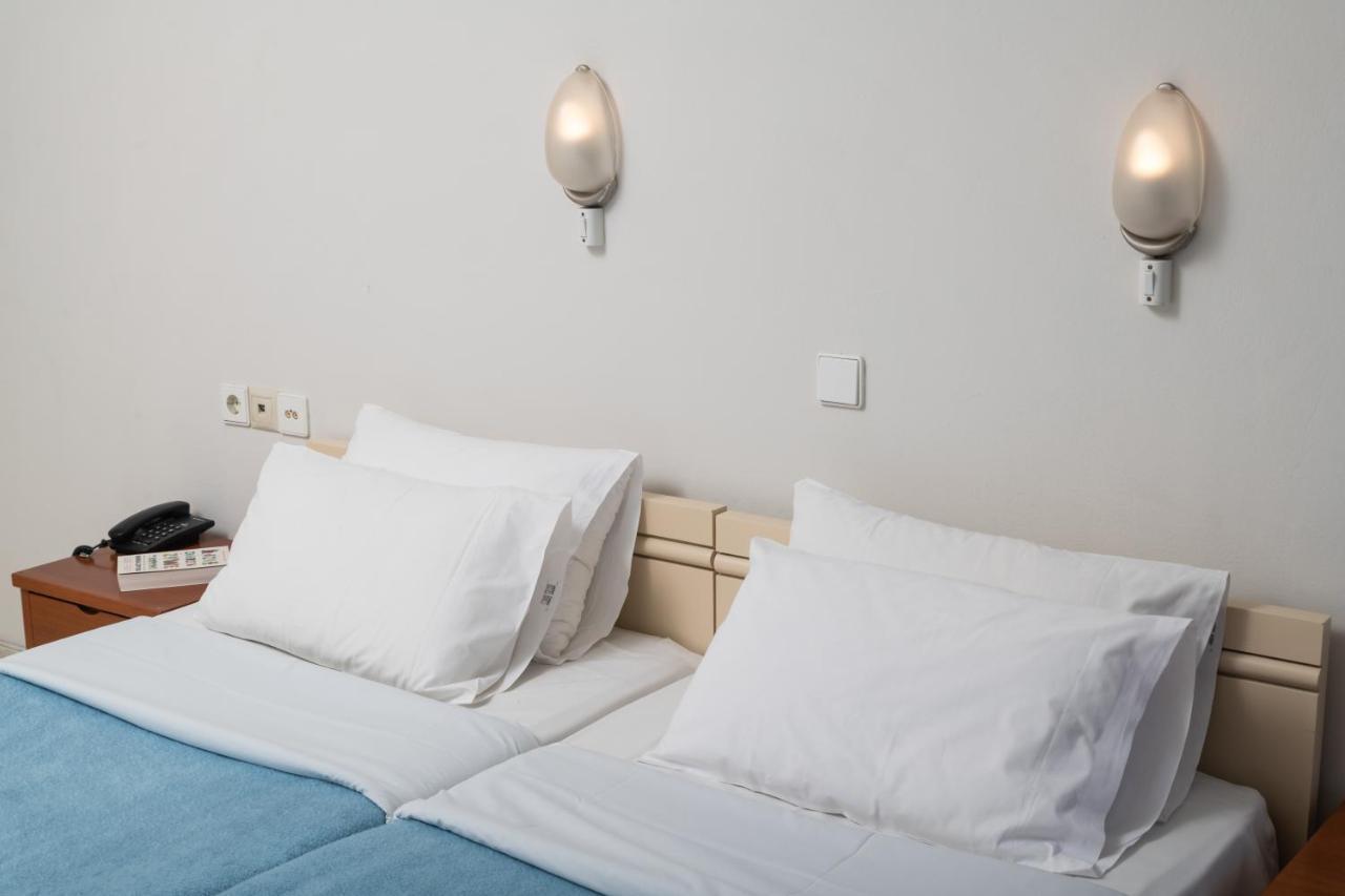 Hotel Haris On The Beach Agia Marina Extérieur photo