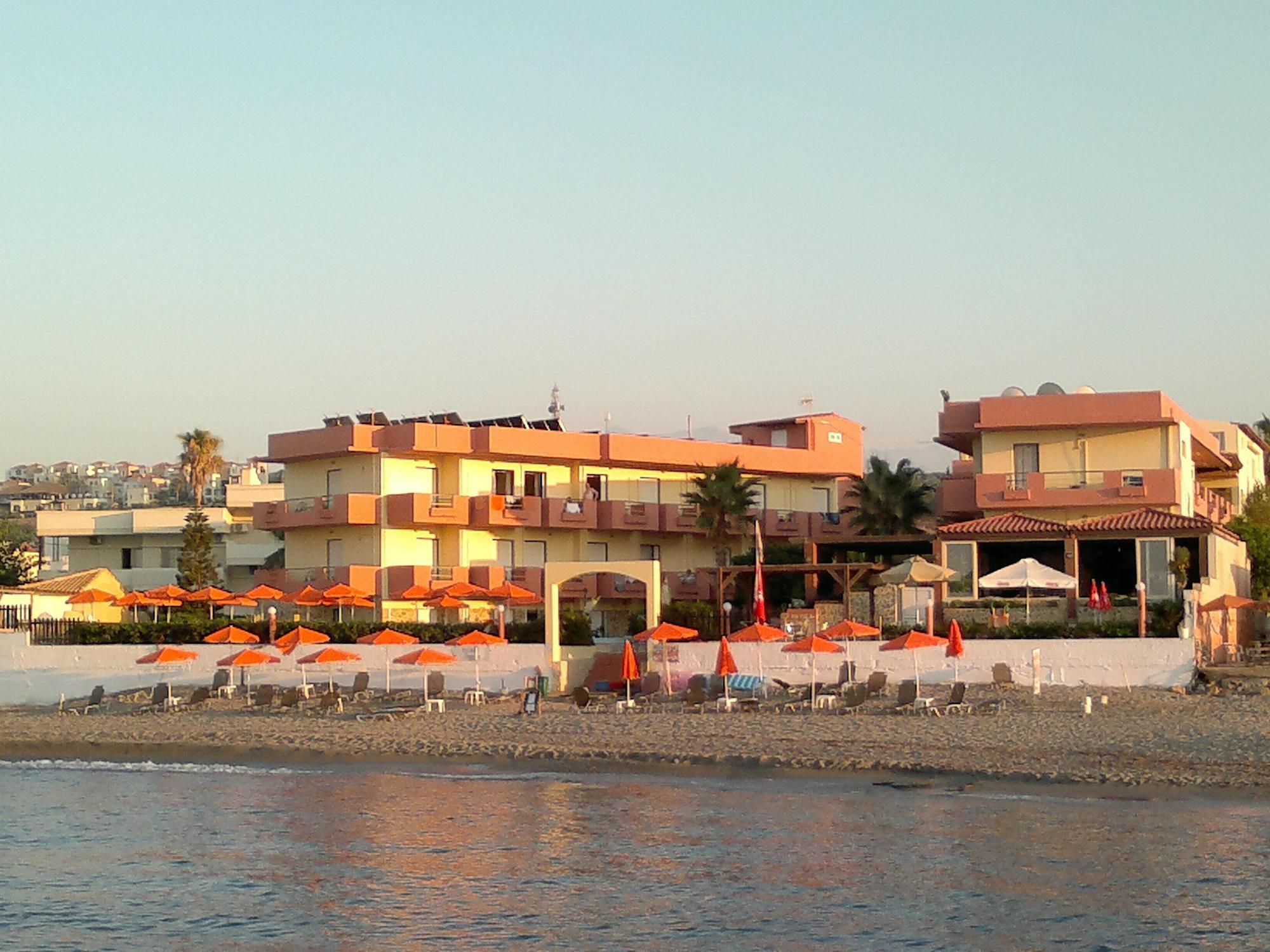 Hotel Haris On The Beach Agia Marina Extérieur photo