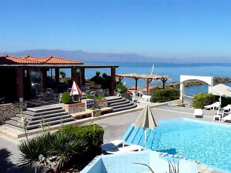 Hotel Haris On The Beach Agia Marina Extérieur photo