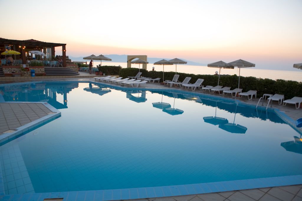 Hotel Haris On The Beach Agia Marina Extérieur photo