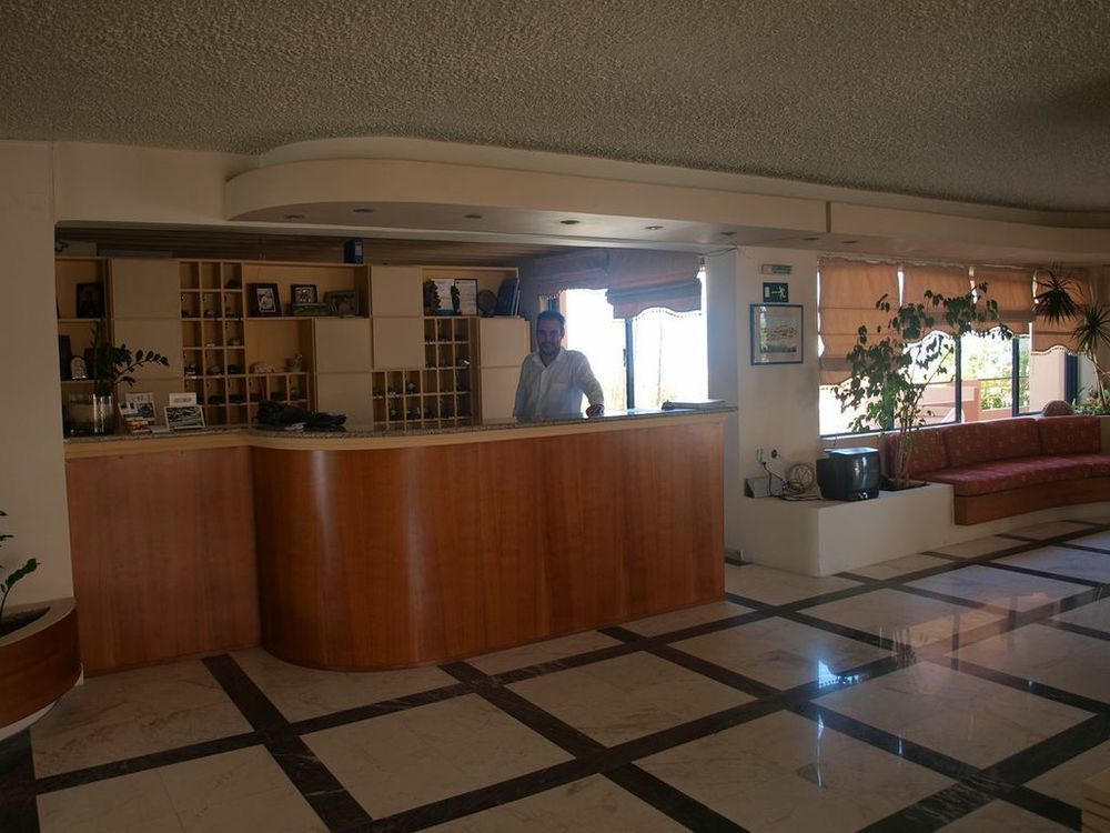 Hotel Haris On The Beach Agia Marina Extérieur photo