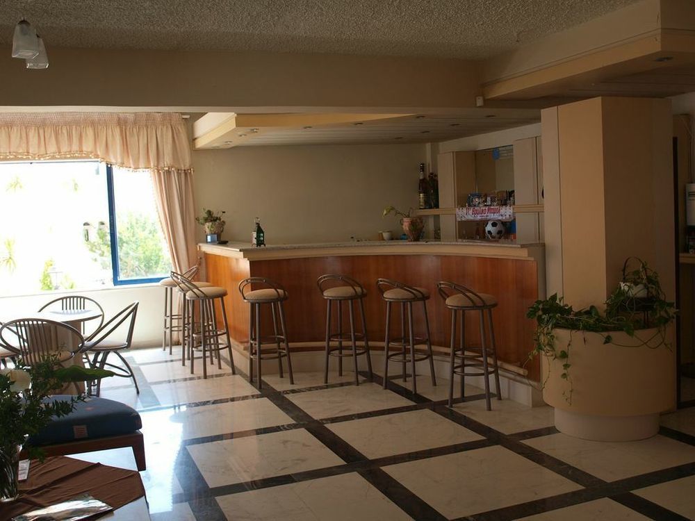 Hotel Haris On The Beach Agia Marina Extérieur photo