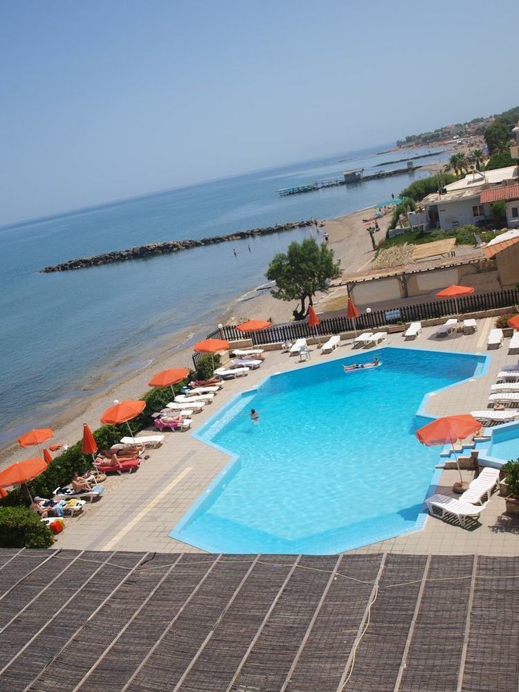 Hotel Haris On The Beach Agia Marina Extérieur photo