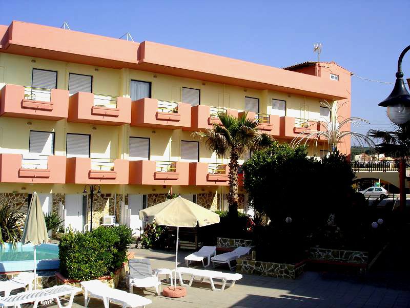 Hotel Haris On The Beach Agia Marina Extérieur photo